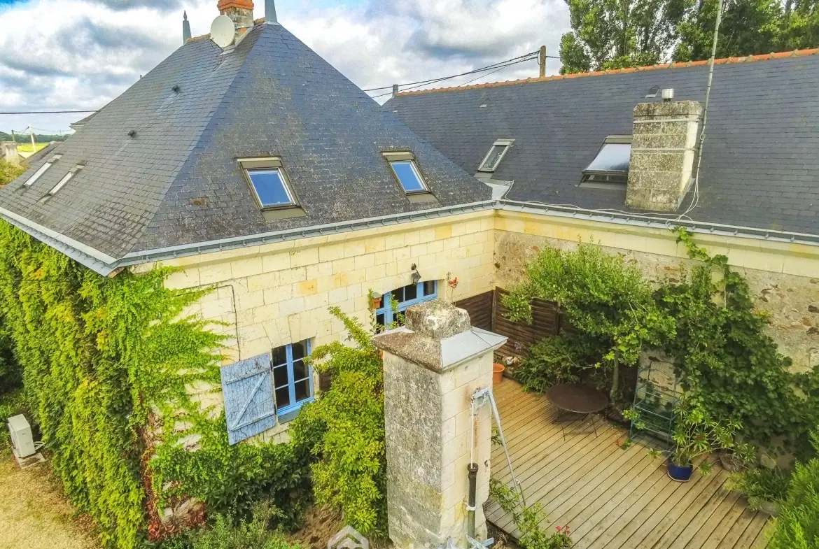 Charmante maison avec jardin et dépendance à Saint Rémy la Varenne 