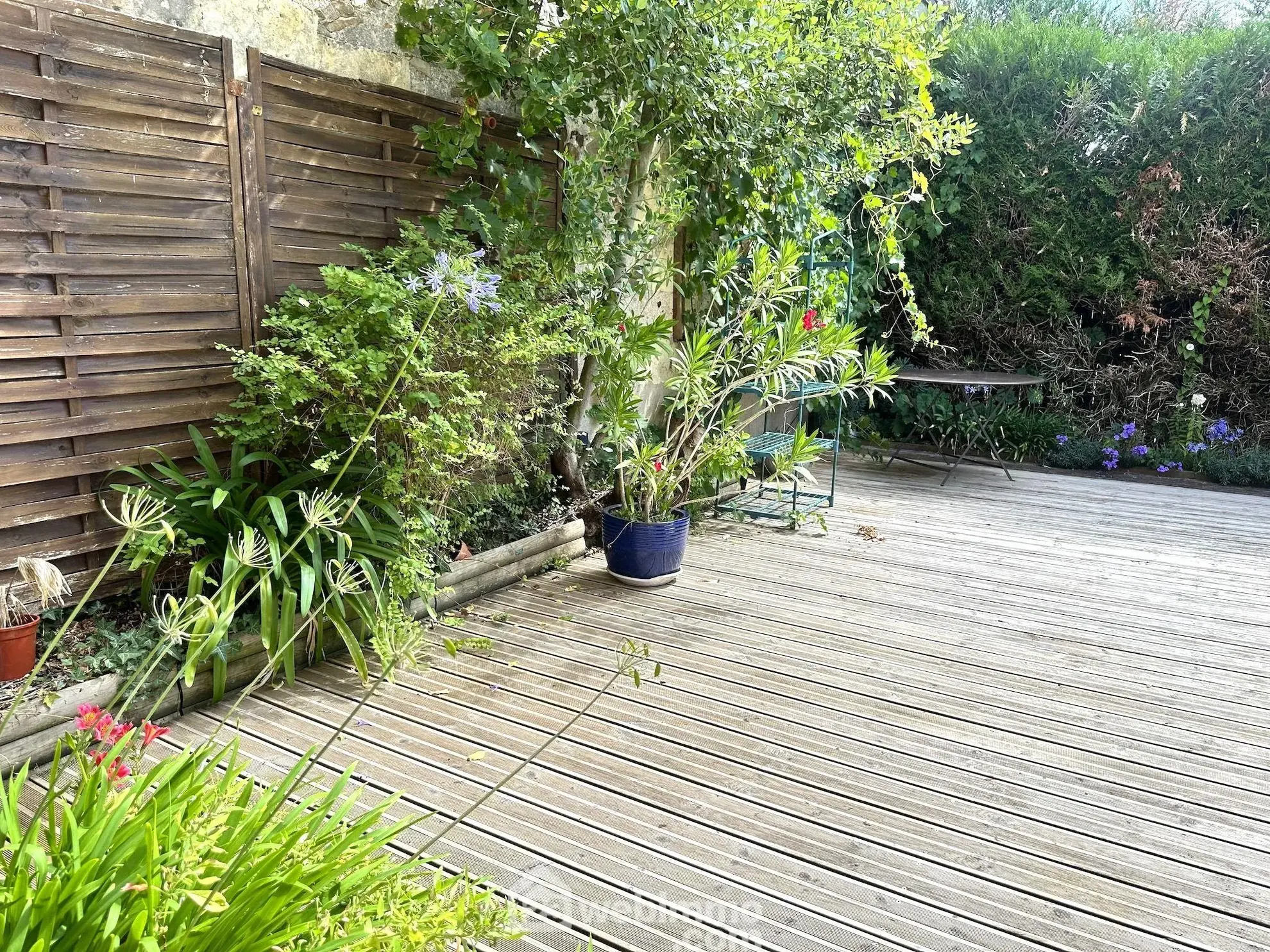 Charmante maison avec jardin et dépendance à Saint Rémy la Varenne 