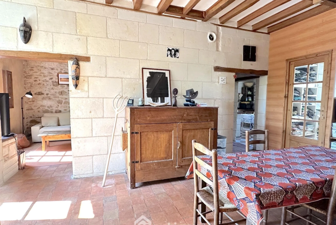 Charmante maison avec jardin et dépendance à Saint Rémy la Varenne 