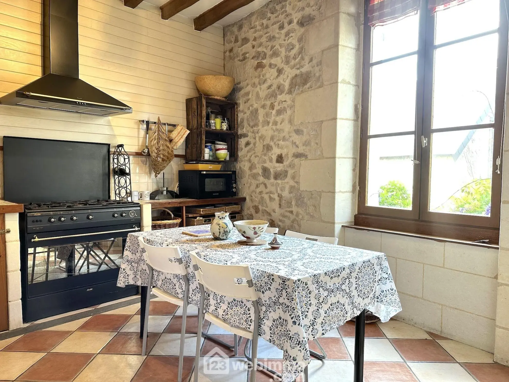 Charmante maison avec jardin et dépendance à Saint Rémy la Varenne 