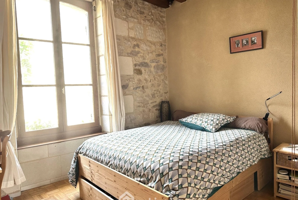 Charmante maison avec jardin et dépendance à Saint Rémy la Varenne 