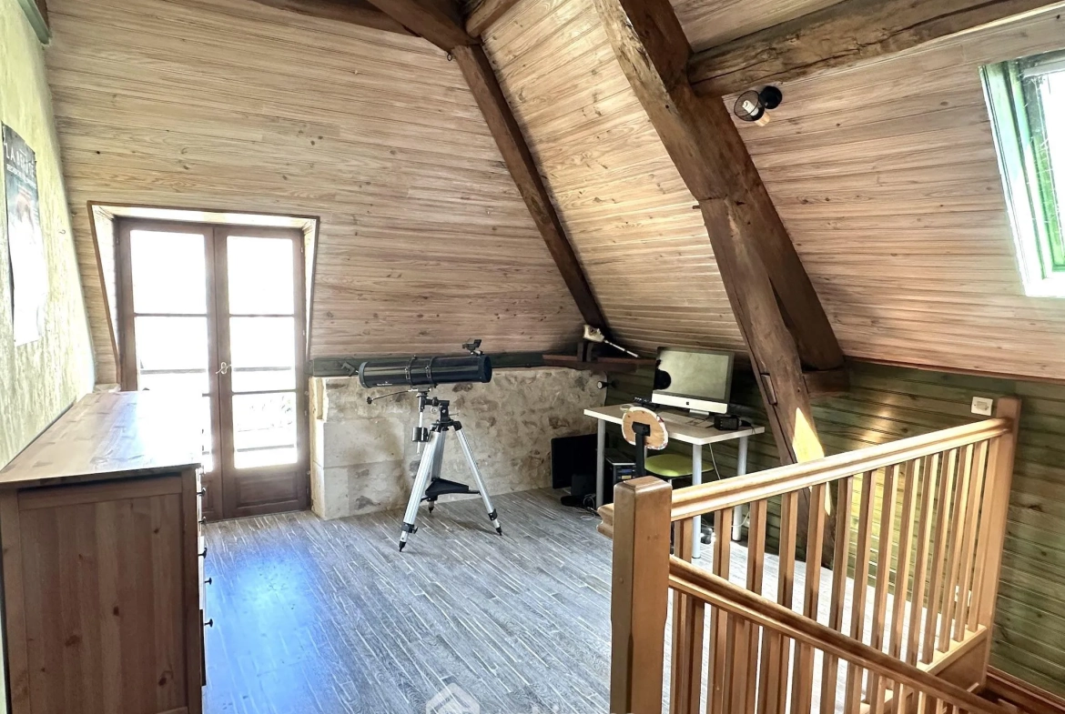 Charmante maison avec jardin et dépendance à Saint Rémy la Varenne 