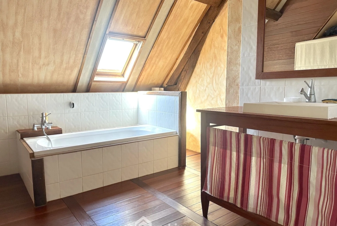 Charmante maison avec jardin et dépendance à Saint Rémy la Varenne 