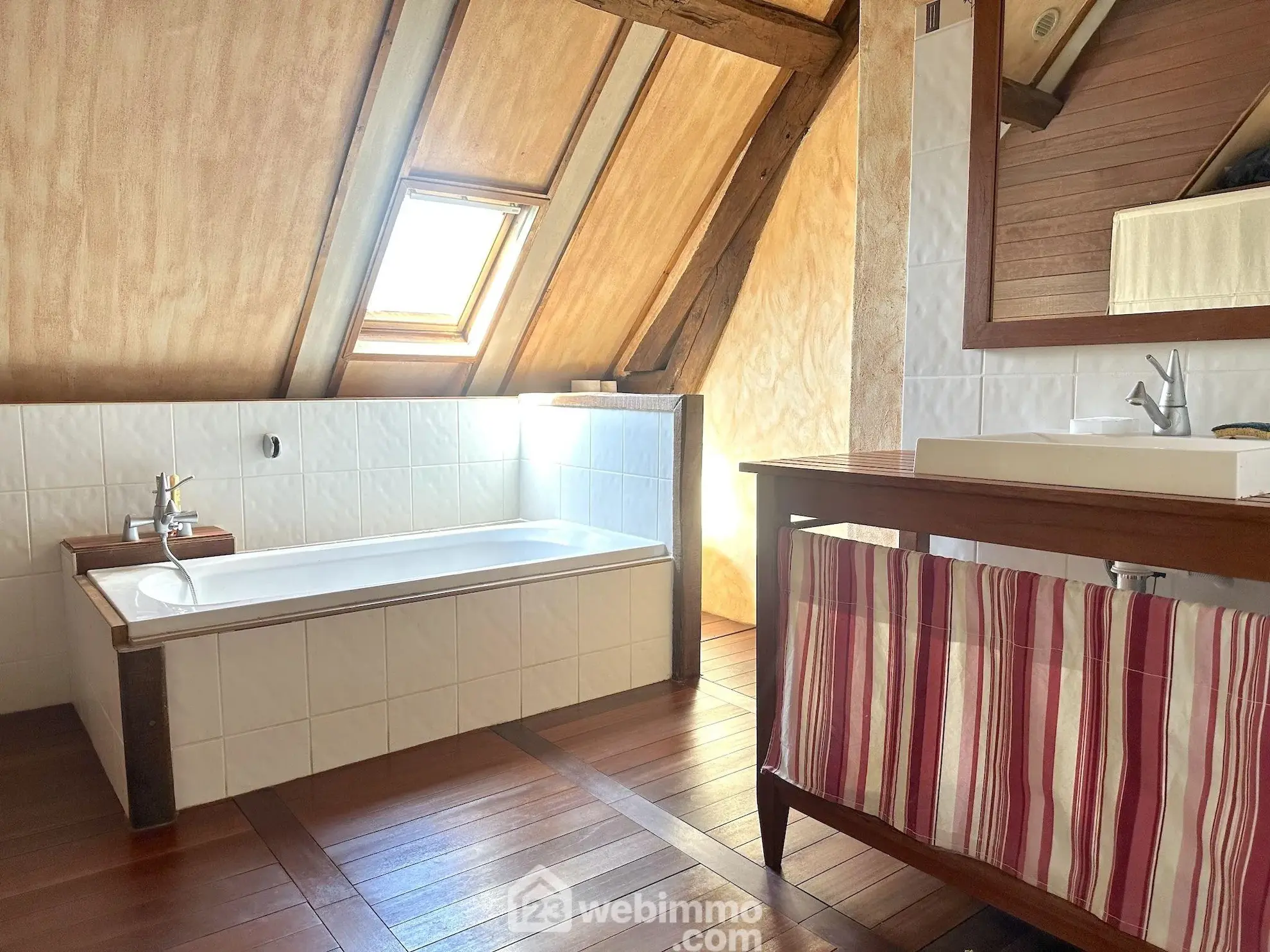 Charmante maison avec jardin et dépendance à Saint Rémy la Varenne 