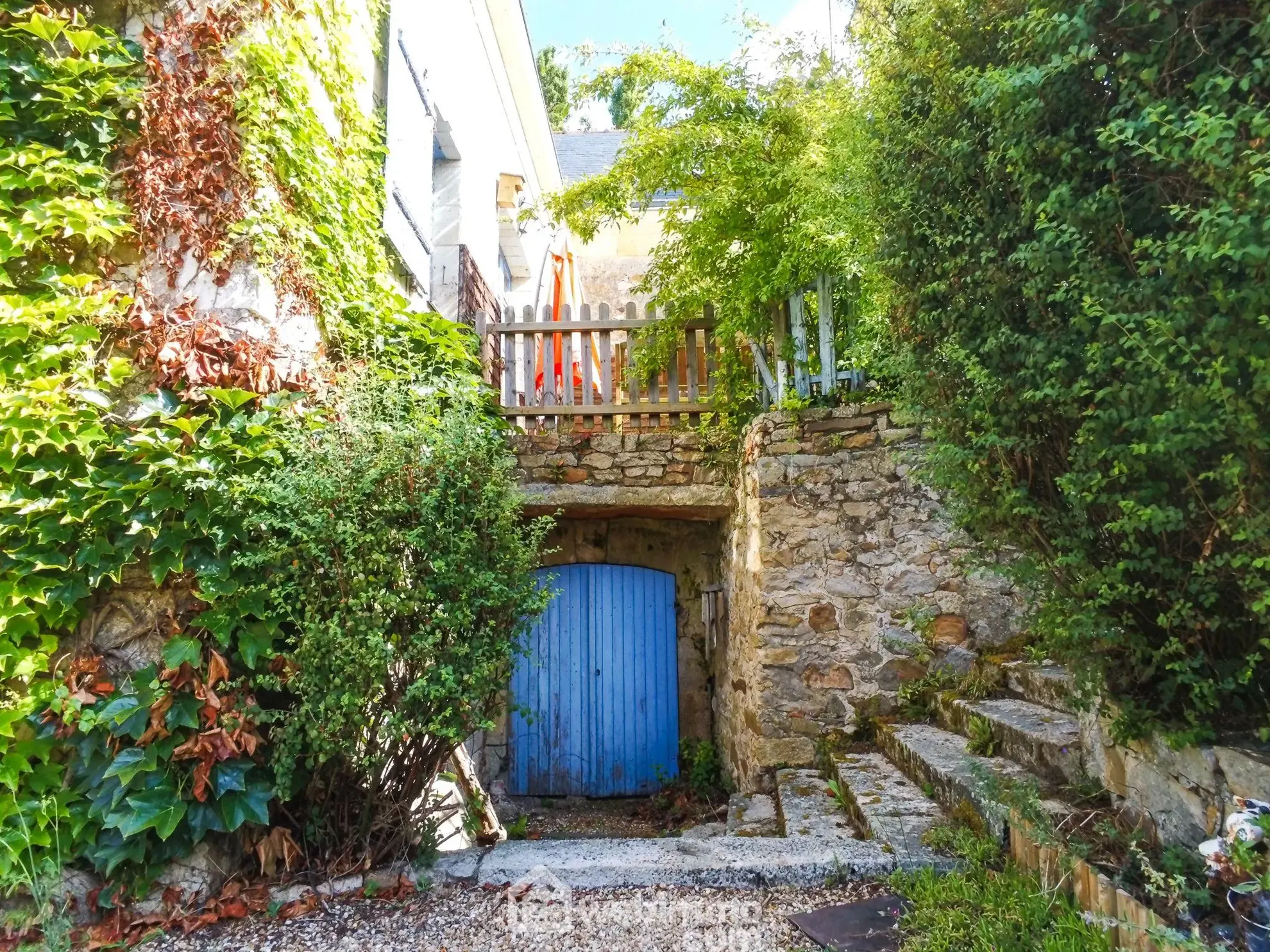 Charmante maison avec jardin et dépendance à Saint Rémy la Varenne 
