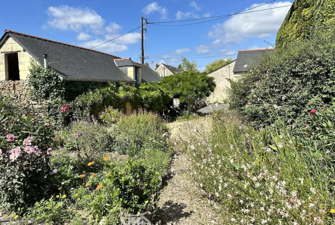 Charmante maison avec jardin et dépendance à Saint Rémy la Varenne 