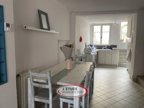 Maison à vendre à Carquefou, centre bourg, 4 chambres, jardin, à rénover