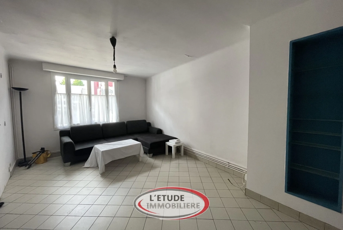 Maison à vendre à Carquefou, centre bourg, 4 chambres, jardin, à rénover 