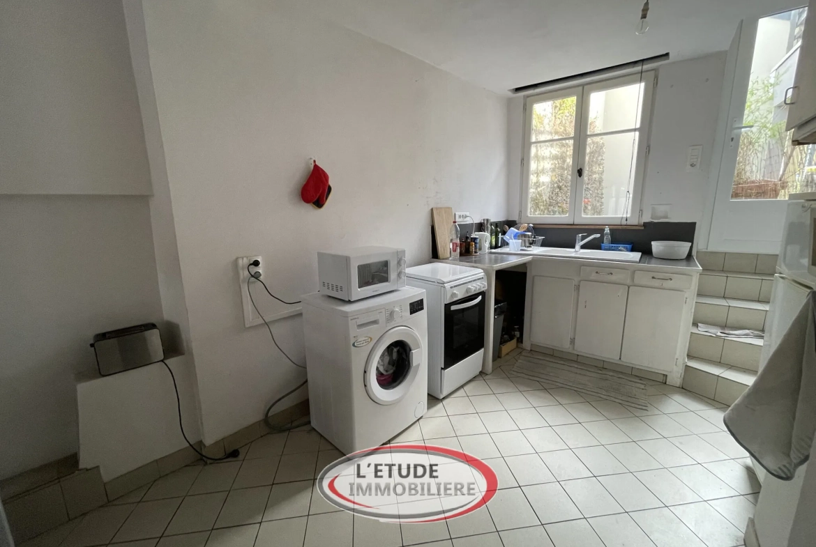 Maison à vendre à Carquefou, centre bourg, 4 chambres, jardin, à rénover 