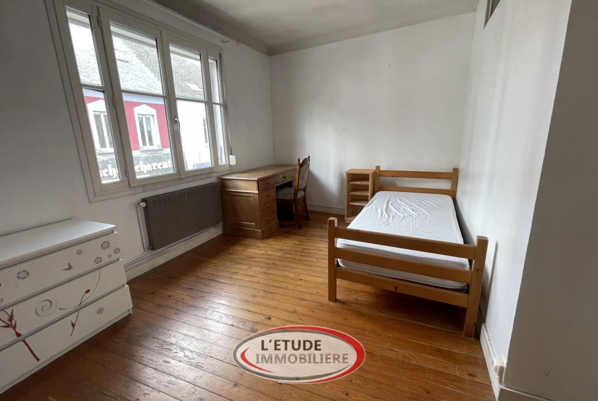 Maison à vendre à Carquefou, centre bourg, 4 chambres, jardin, à rénover 