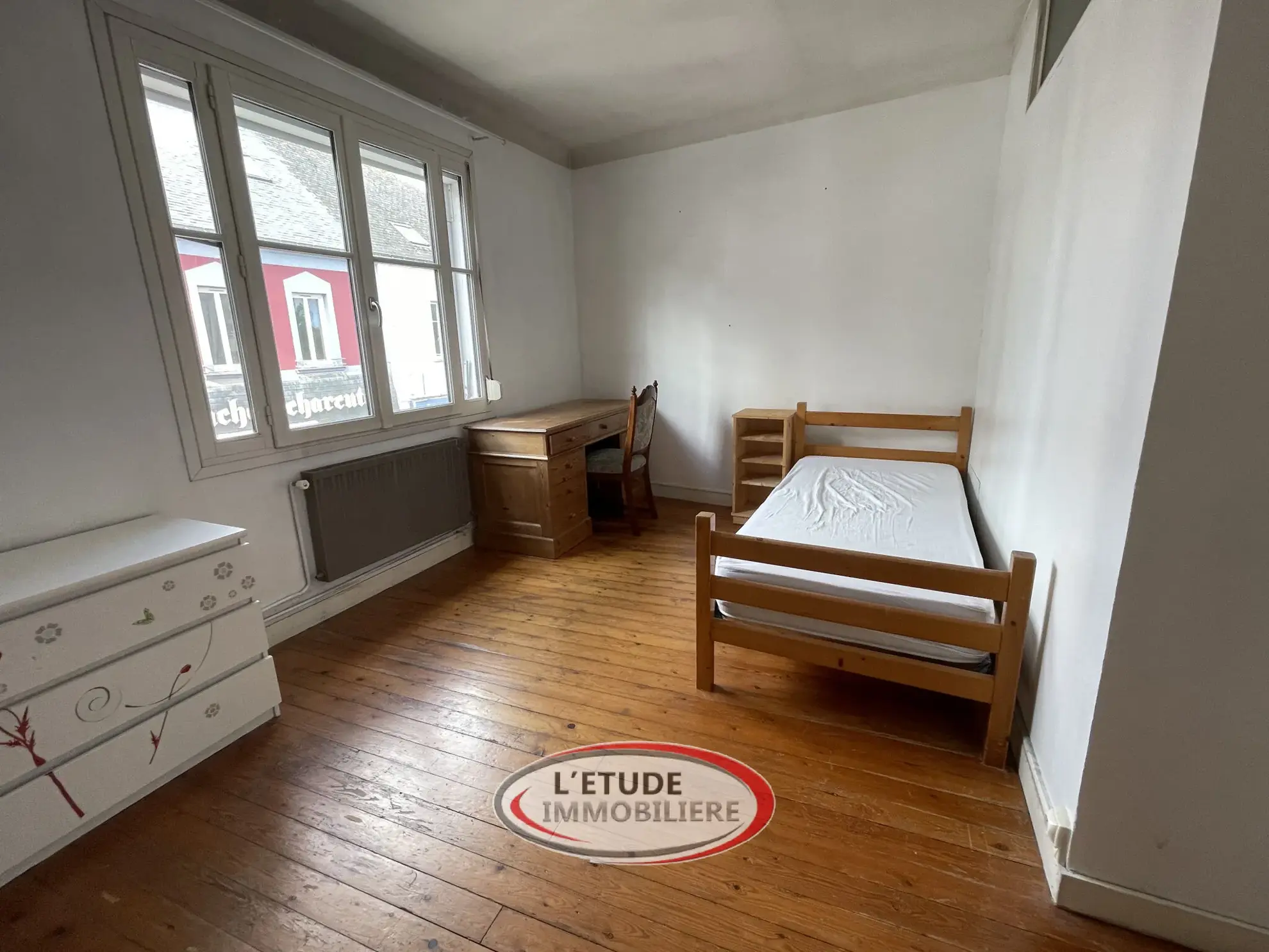 Maison à vendre à Carquefou, centre bourg, 4 chambres, jardin, à rénover 