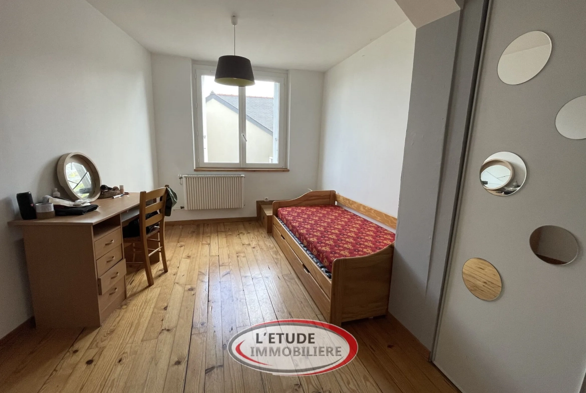 Maison à vendre à Carquefou, centre bourg, 4 chambres, jardin, à rénover 