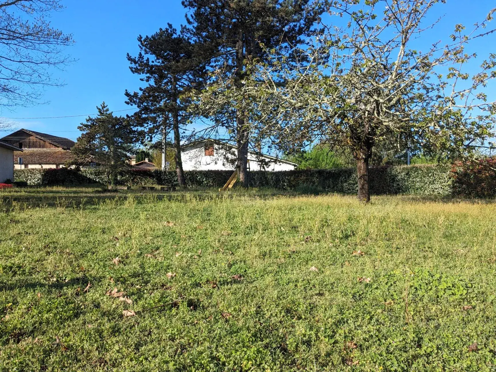 Terrain constructible de 650 m² à Barsac - Environnement calme et possibilité de projets divers 