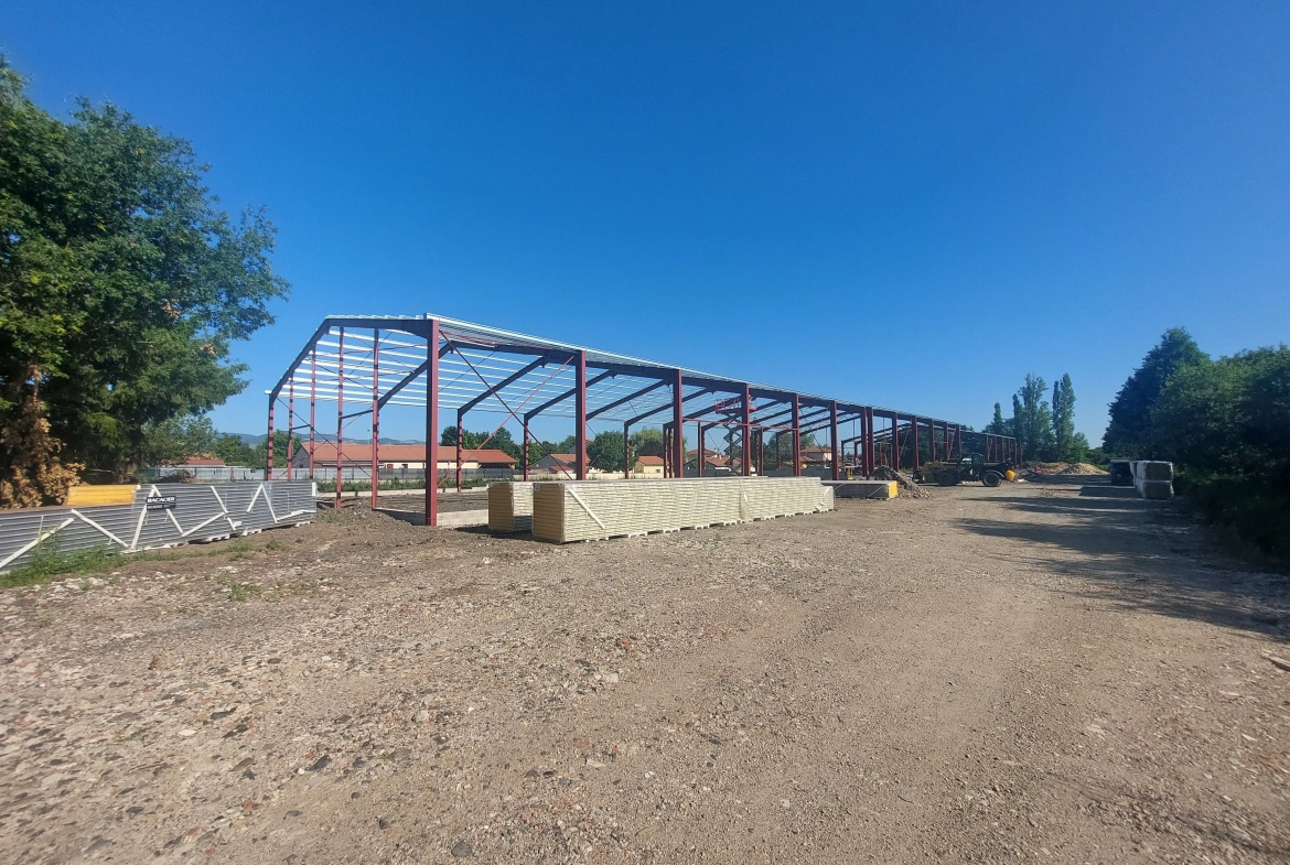 Dépôt industriel neuf de 198 m² à Montbrison, livraison prochaine 