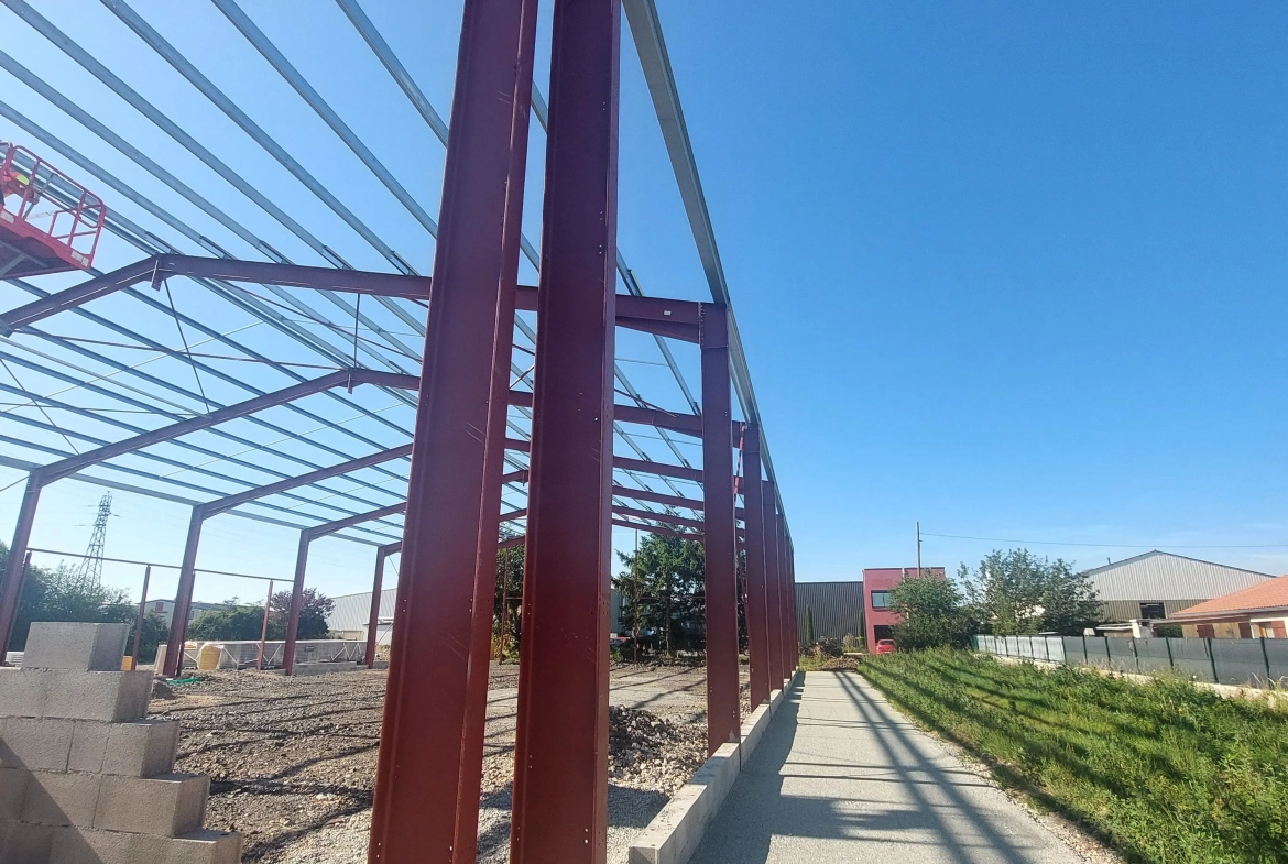 Dépôt industriel neuf de 198 m² à Montbrison, livraison prochaine 