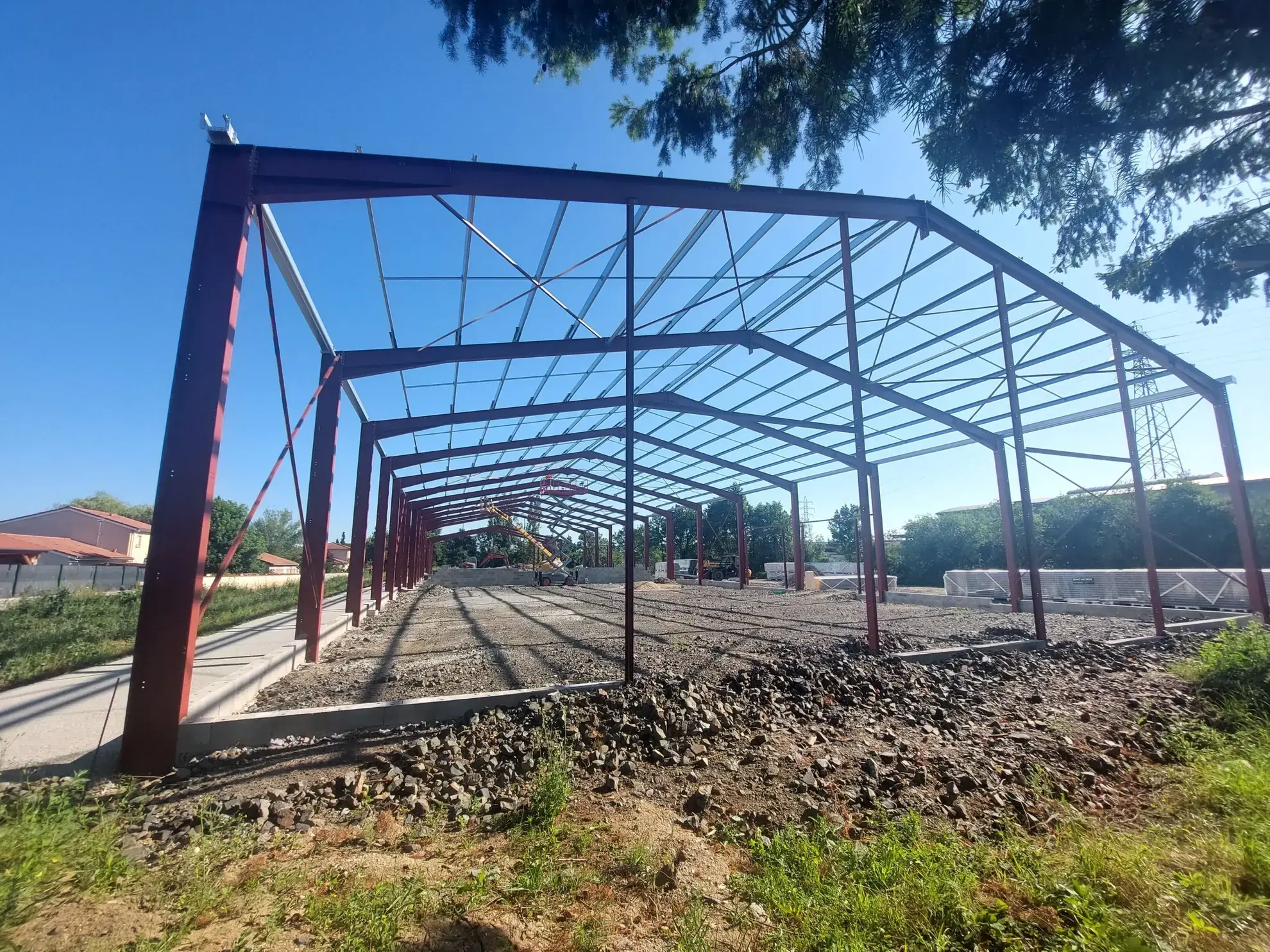 Dépôt industriel neuf de 198 m² à Montbrison, livraison prochaine 