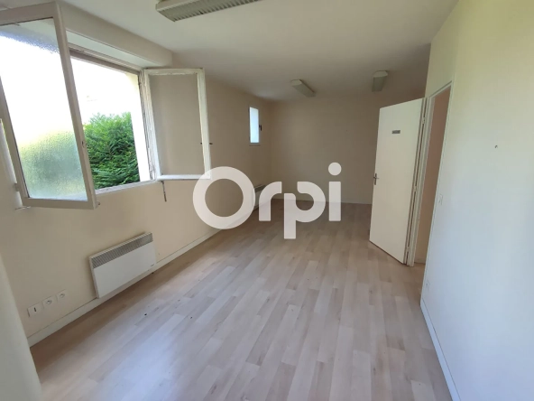 Appartement à Jurançon avec jardin, centre-ville, à rénover, belles possibilités