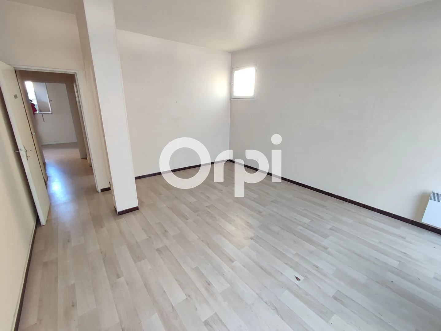 Appartement à Jurançon avec jardin, centre-ville, à rénover, belles possibilités 