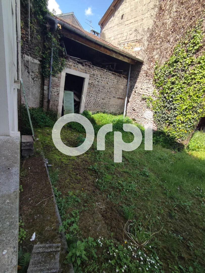 Appartement à Jurançon avec jardin, centre-ville, à rénover, belles possibilités 
