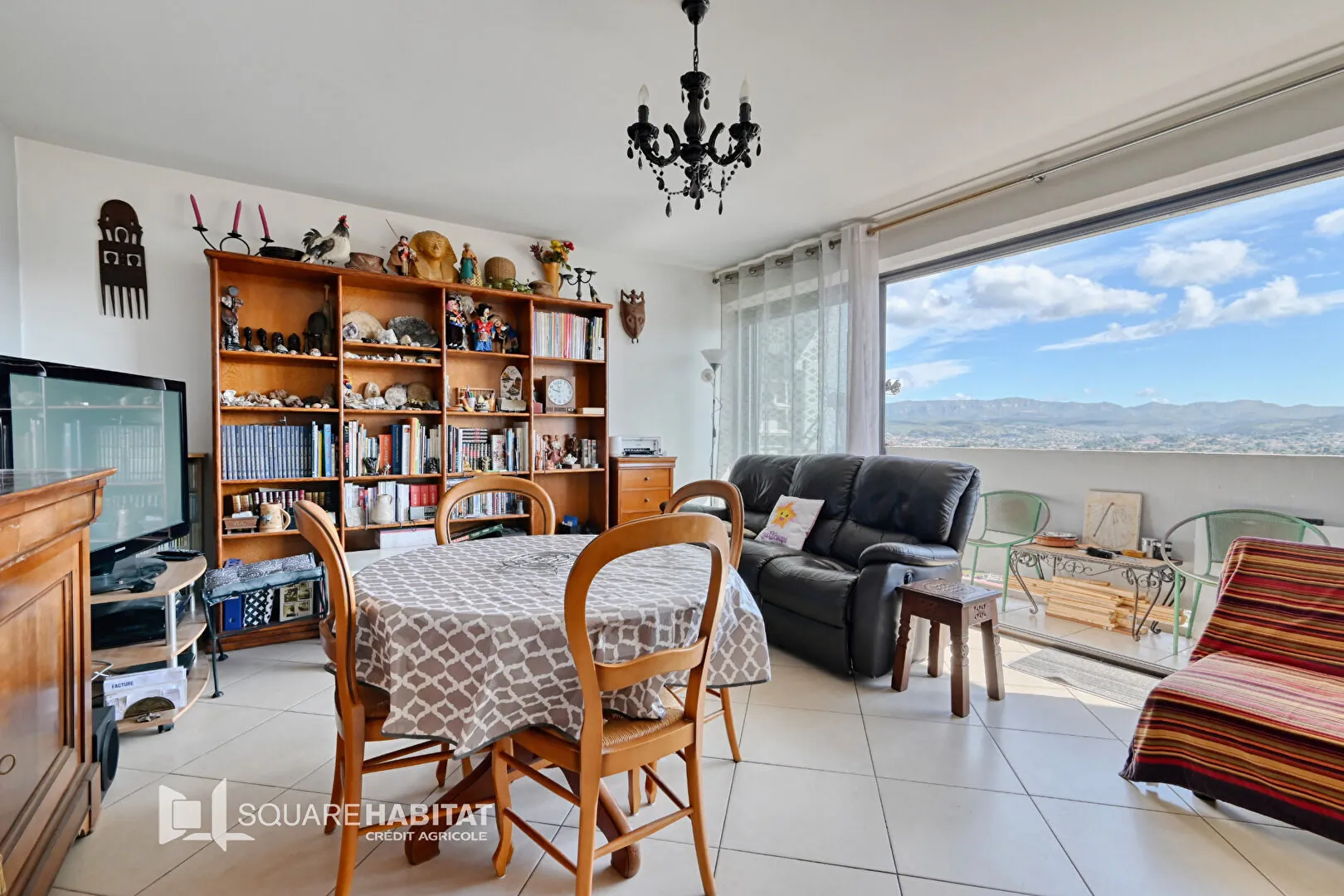 Appartement 4 pièces à Marseille 13013 avec vue panoramique, parking et cave 