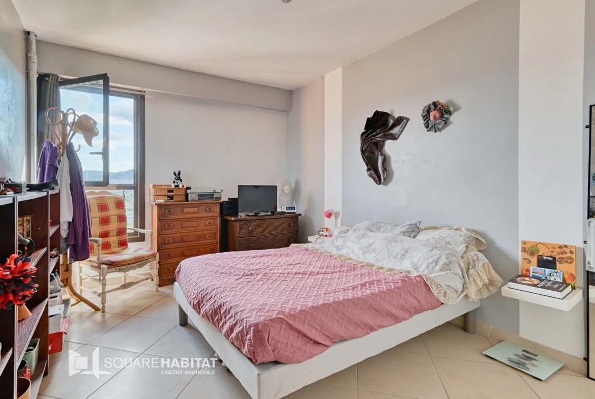 Appartement 4 pièces à Marseille 13013 avec vue panoramique, parking et cave 