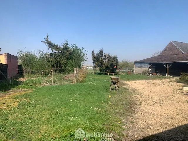 Fermette de 85 m² à Lassigny avec dépendances et grand terrain à rénover 