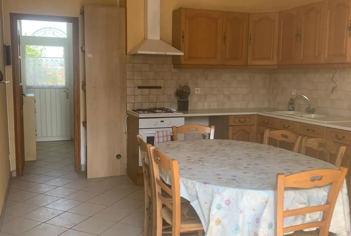 Fermette de 85 m² à Lassigny avec dépendances et grand terrain à rénover 