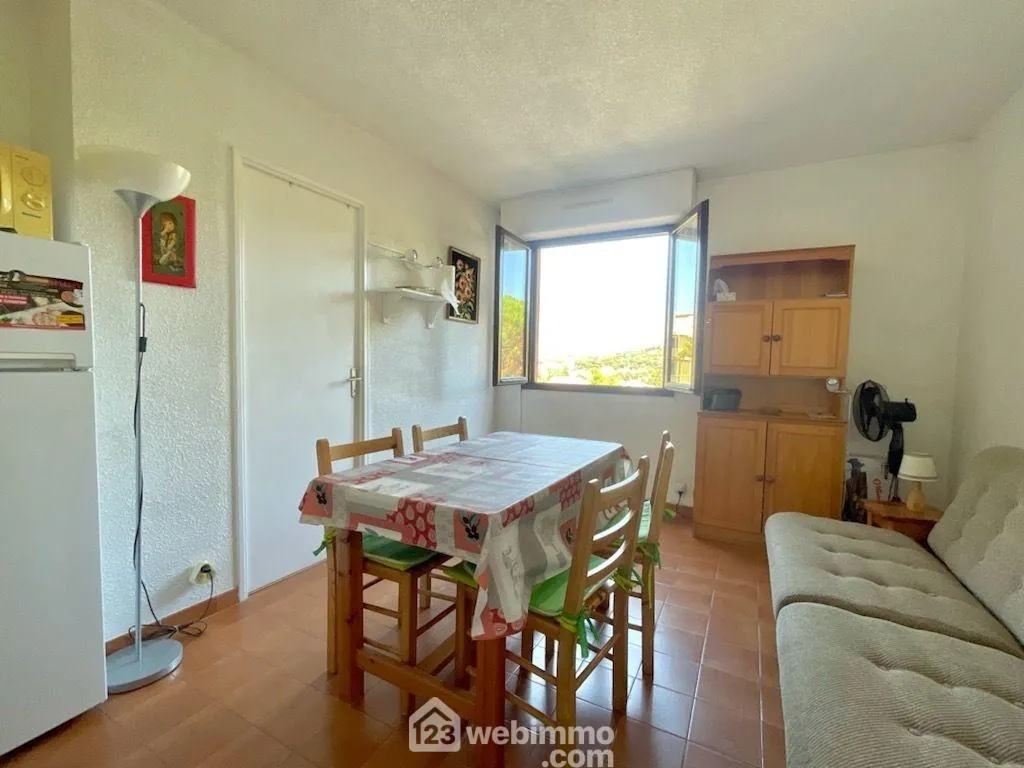 Appartement à vendre de 27 m² à Sainte-Maxime avec vue et parking privé 