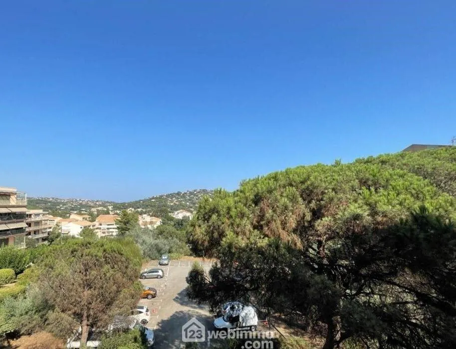 Appartement à vendre de 27 m² à Sainte-Maxime avec vue et parking privé 