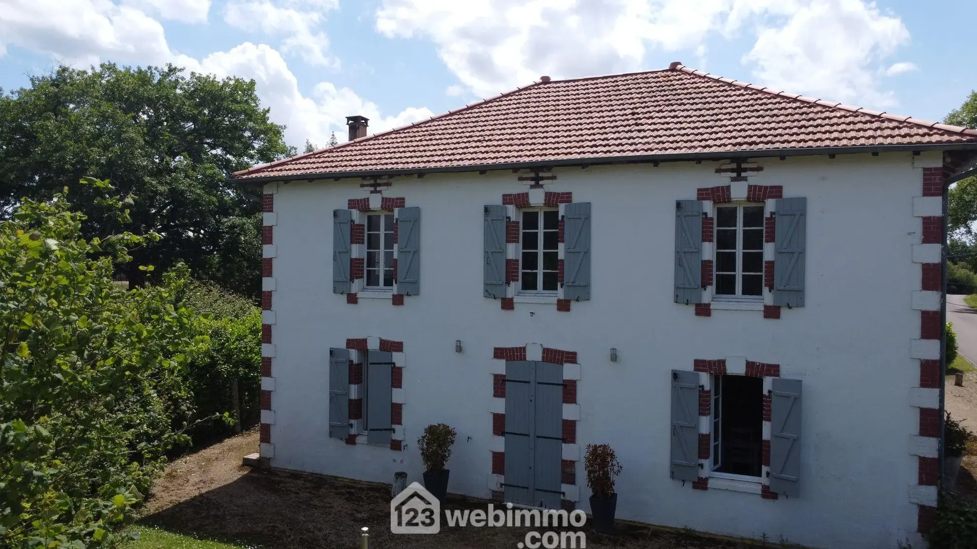 Belle maison renovée de 167 m² avec grand terrain à Brassempouy 