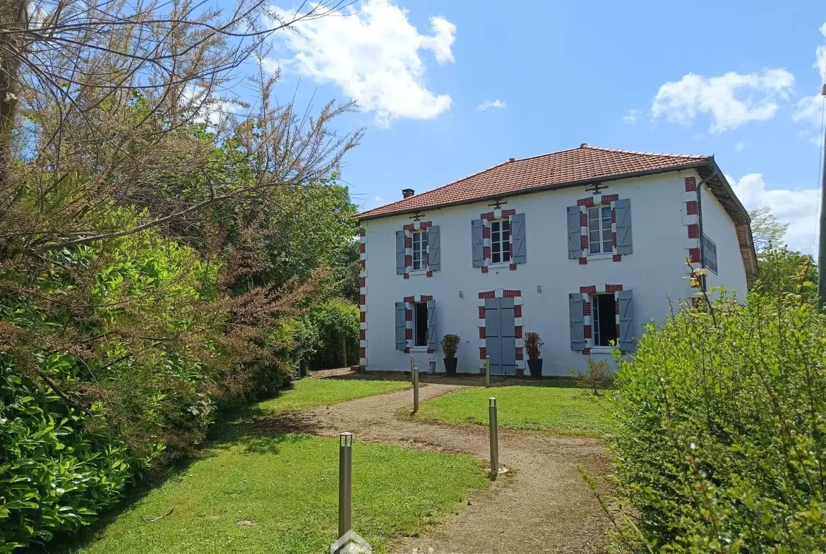 Belle maison renovée de 167 m² avec grand terrain à Brassempouy 