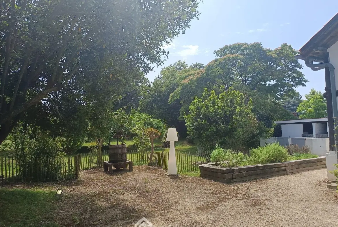 Belle maison renovée de 167 m² avec grand terrain à Brassempouy 
