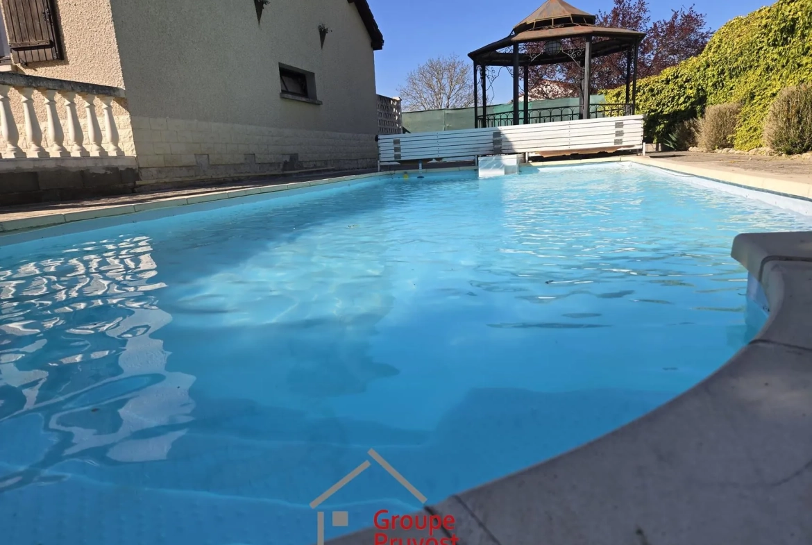Maison de 99 m² avec piscine et potentiel d'extension à Melay 