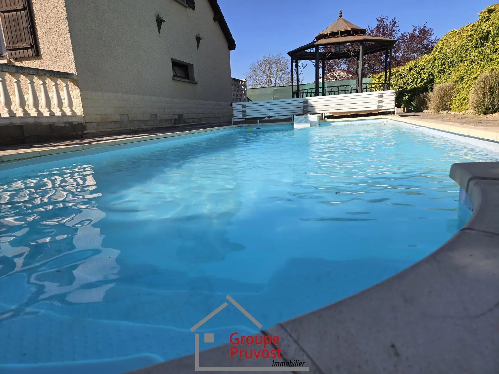 Maison de 99 m² avec piscine et potentiel d'extension à Melay 