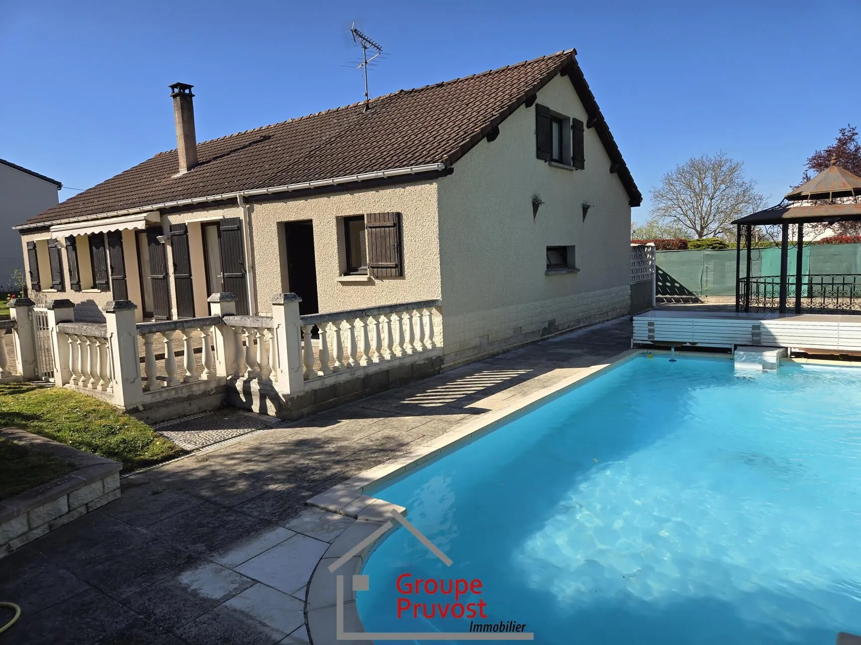 Maison de 99 m² avec piscine et potentiel d'extension à Melay 
