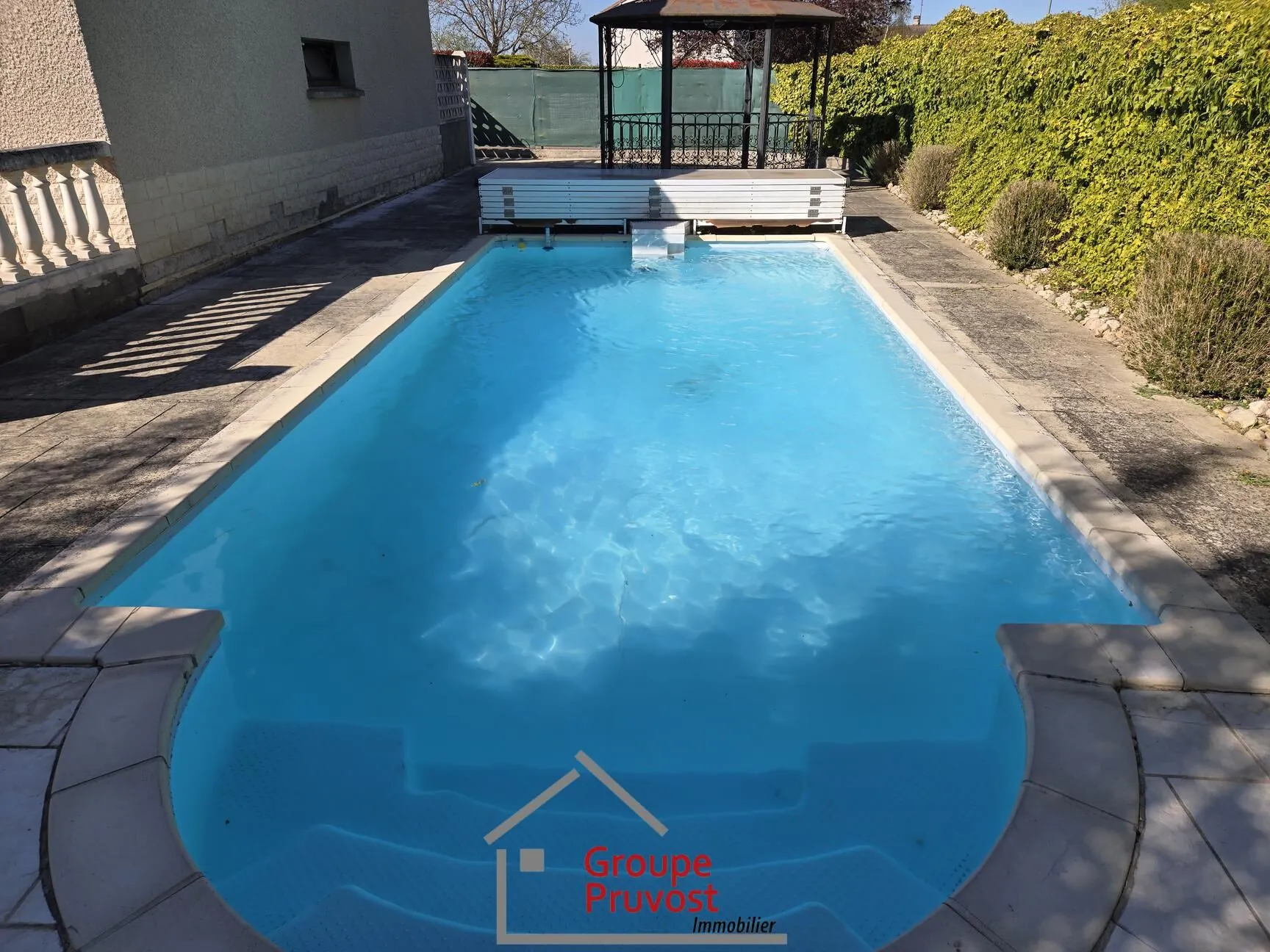 Maison de 99 m² avec piscine et potentiel d'extension à Melay 