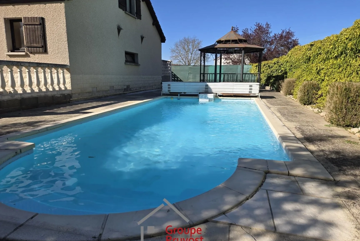 Maison de 99 m² avec piscine et potentiel d'extension à Melay 