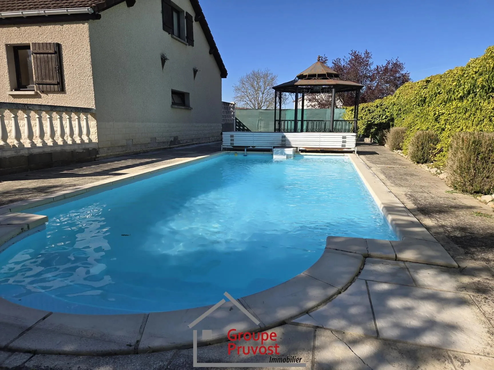 Maison de 99 m² avec piscine et potentiel d'extension à Melay 