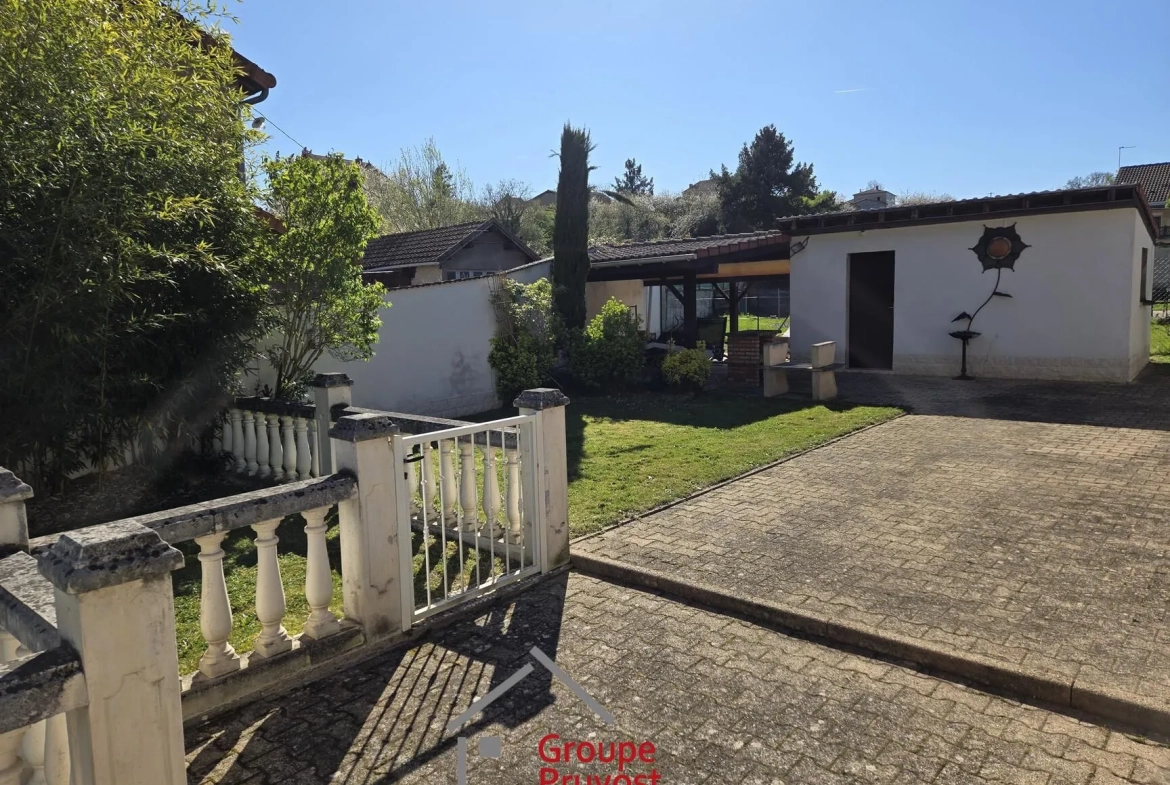 Maison de 99 m² avec piscine et potentiel d'extension à Melay 