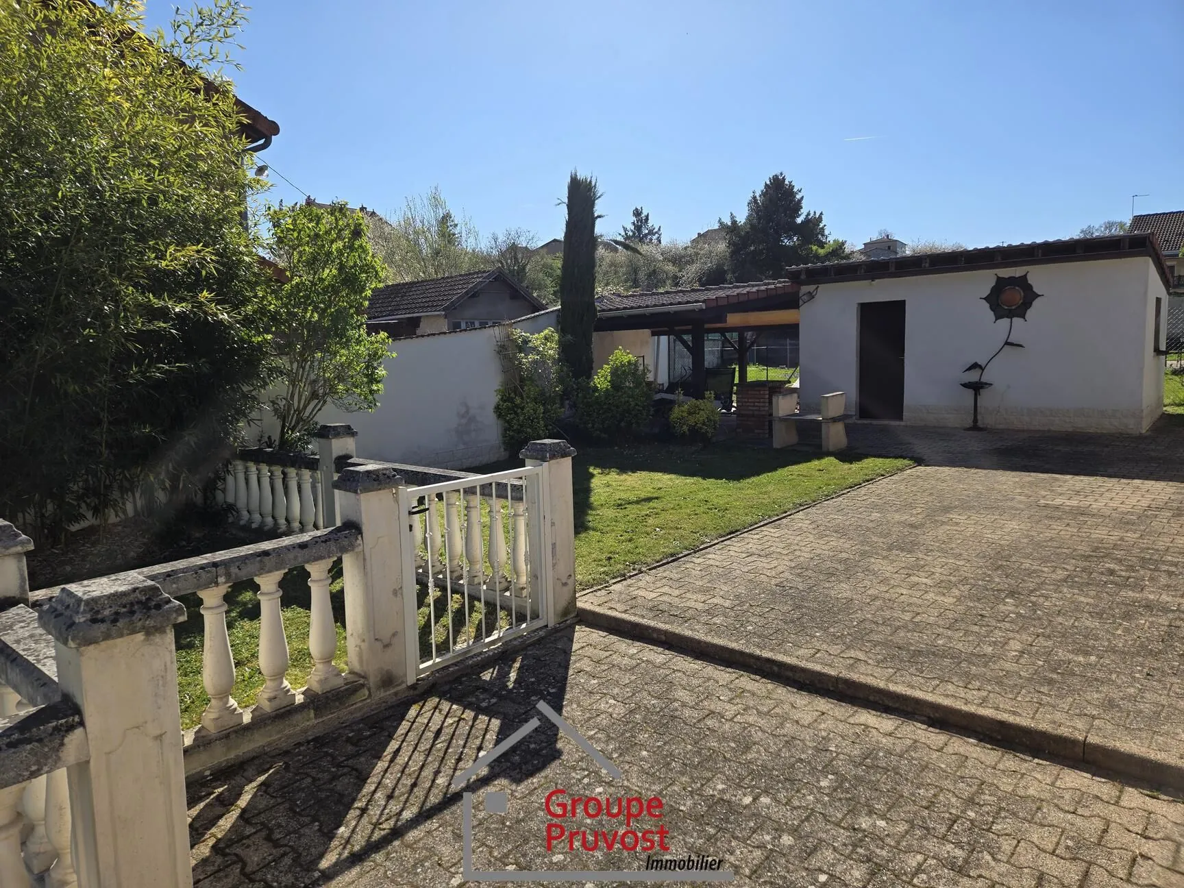 Maison de 99 m² avec piscine et potentiel d'extension à Melay 