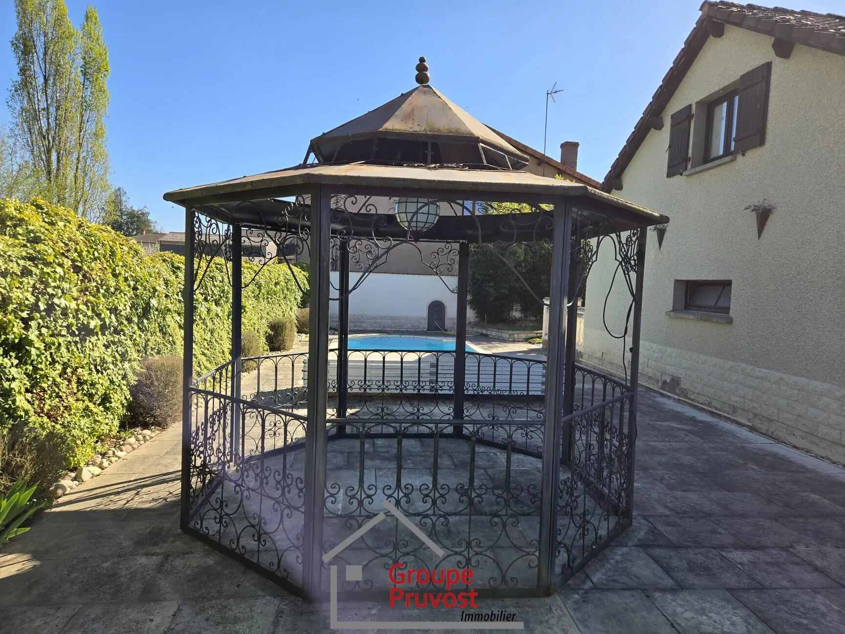Maison de 99 m² avec piscine et potentiel d'extension à Melay 