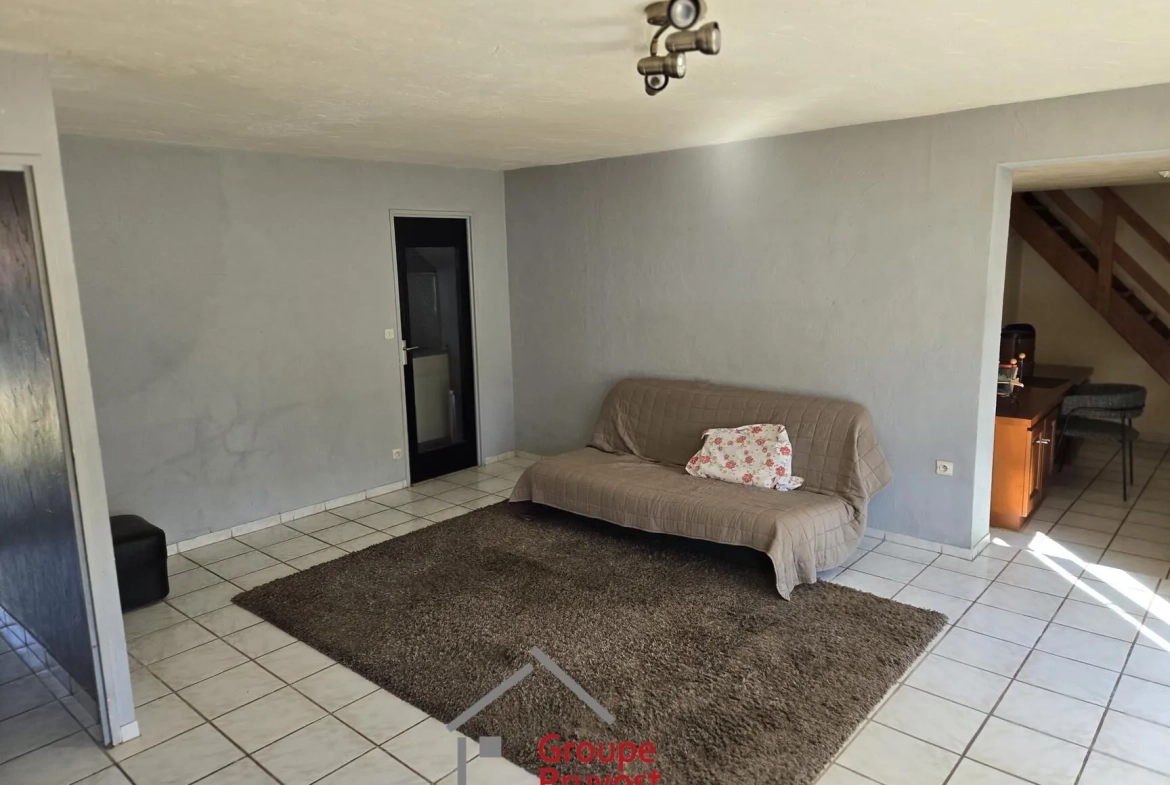 Maison de 99 m² avec piscine et potentiel d'extension à Melay 