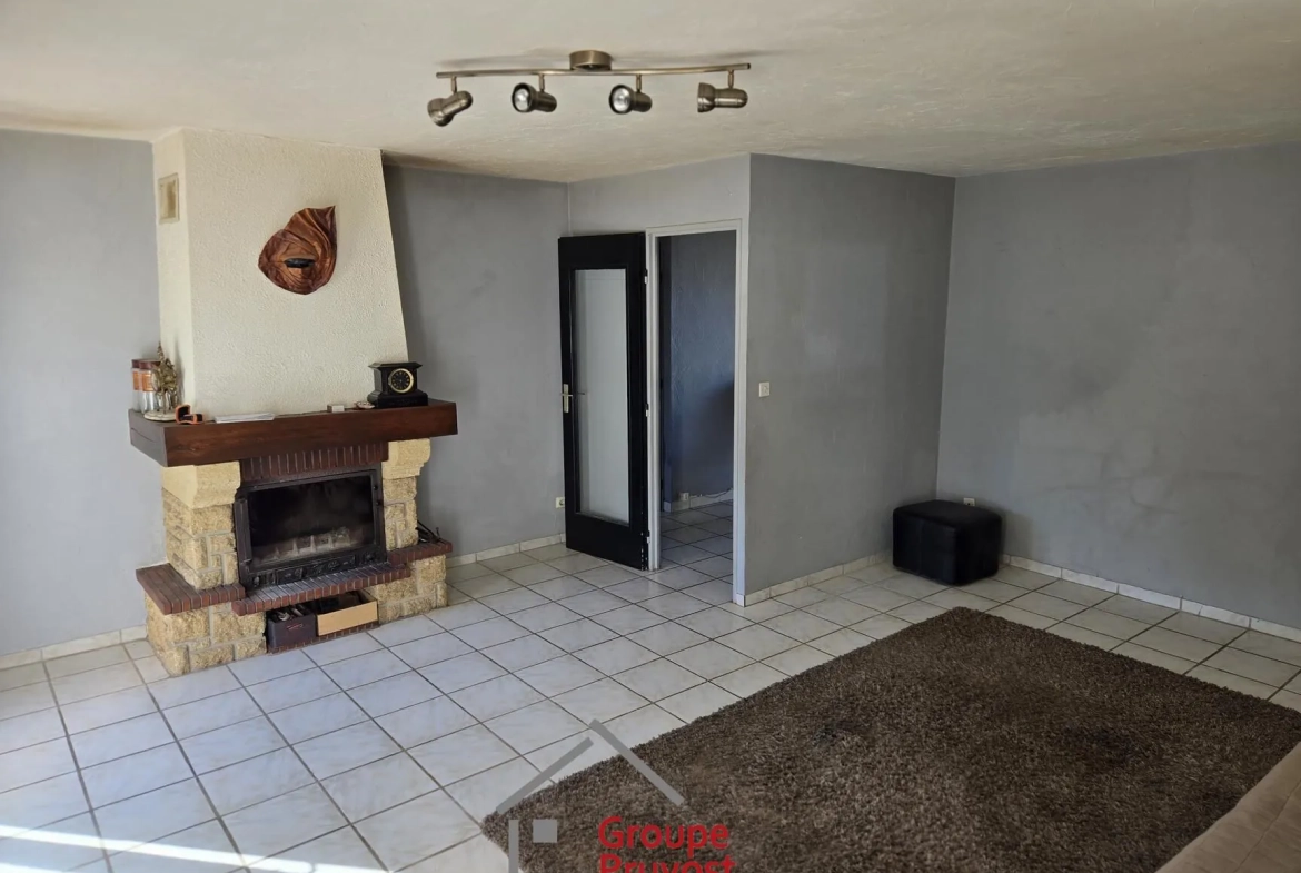 Maison de 99 m² avec piscine et potentiel d'extension à Melay 