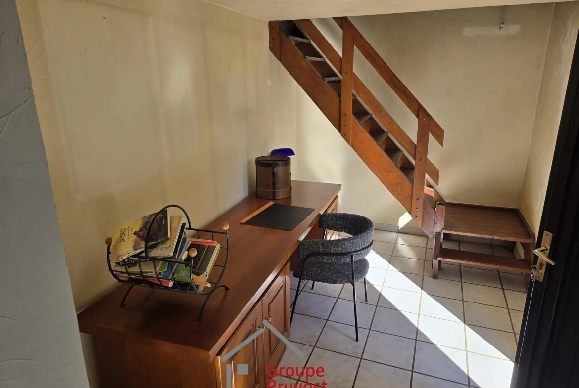 Maison de 99 m² avec piscine et potentiel d'extension à Melay 