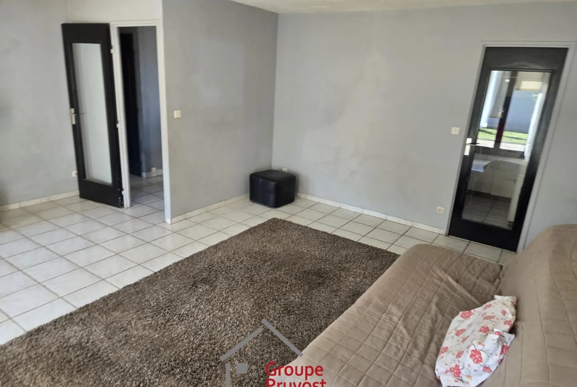 Maison de 99 m² avec piscine et potentiel d'extension à Melay 