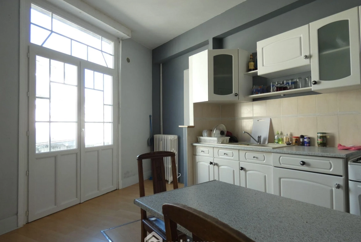 Appartement de 102 m² avec terrasse au centre de Châtellerault 