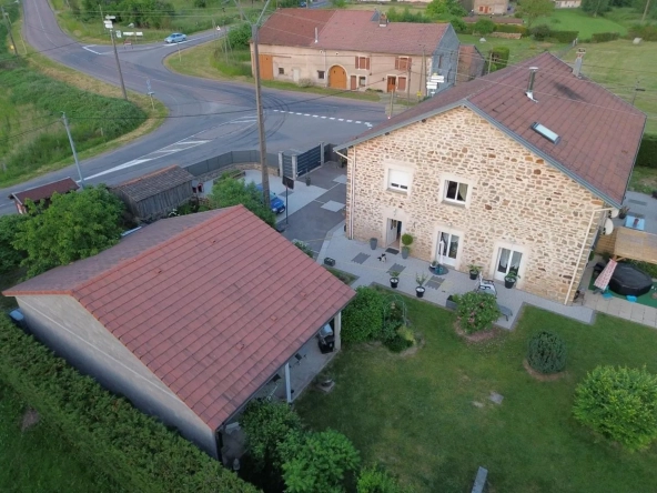 Magnifique ferme rénovée à 20 minutes d'Épinal avec dépendance et terrain de 2500 m²