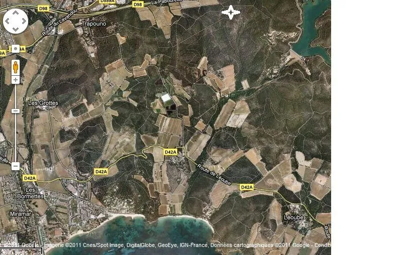 Terrain non constructible de 18 200 m² avec vue mer à La Londe-les-Maures 