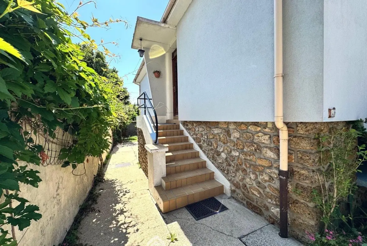 Maison de 81 m² à vendre à Leuville-sur-Orge en centre-ville, avec jardin et garage 