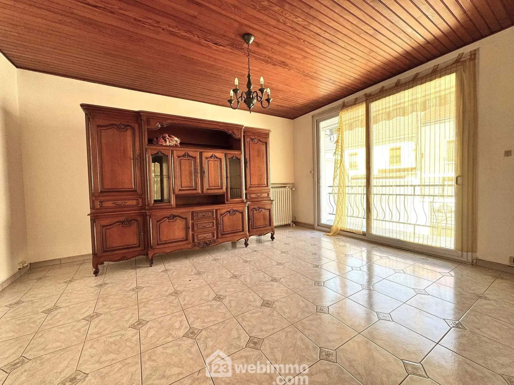 Maison de 81 m² à vendre à Leuville-sur-Orge en centre-ville, avec jardin et garage 